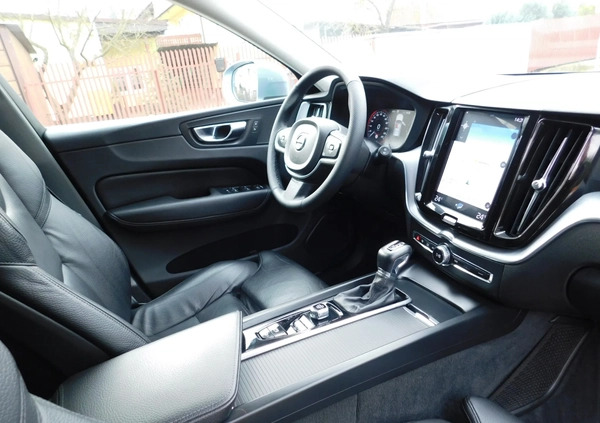 Volvo XC 60 cena 106666 przebieg: 179000, rok produkcji 2019 z Pruszków małe 742